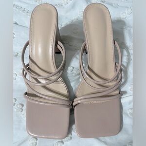 Nude strap heals